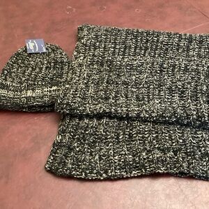 GH Bass Cable Knit  Hat and Scarf/Wrap Set